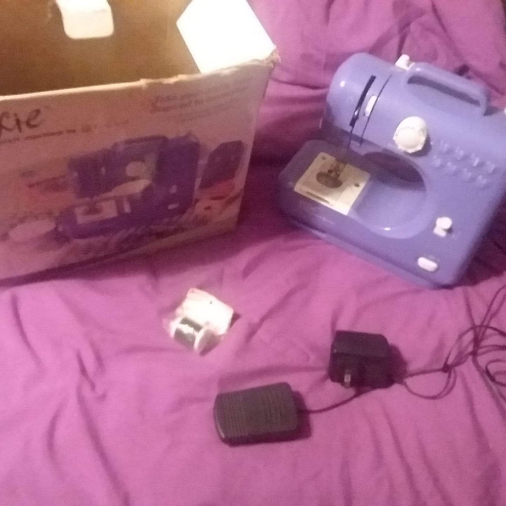 Kids (singer) pixel sawing machine